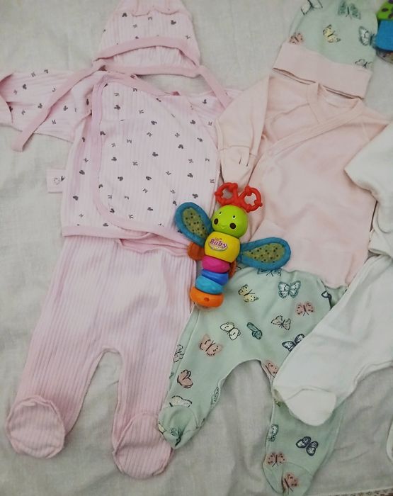 Костюмчики для дівчинки дуже гарні