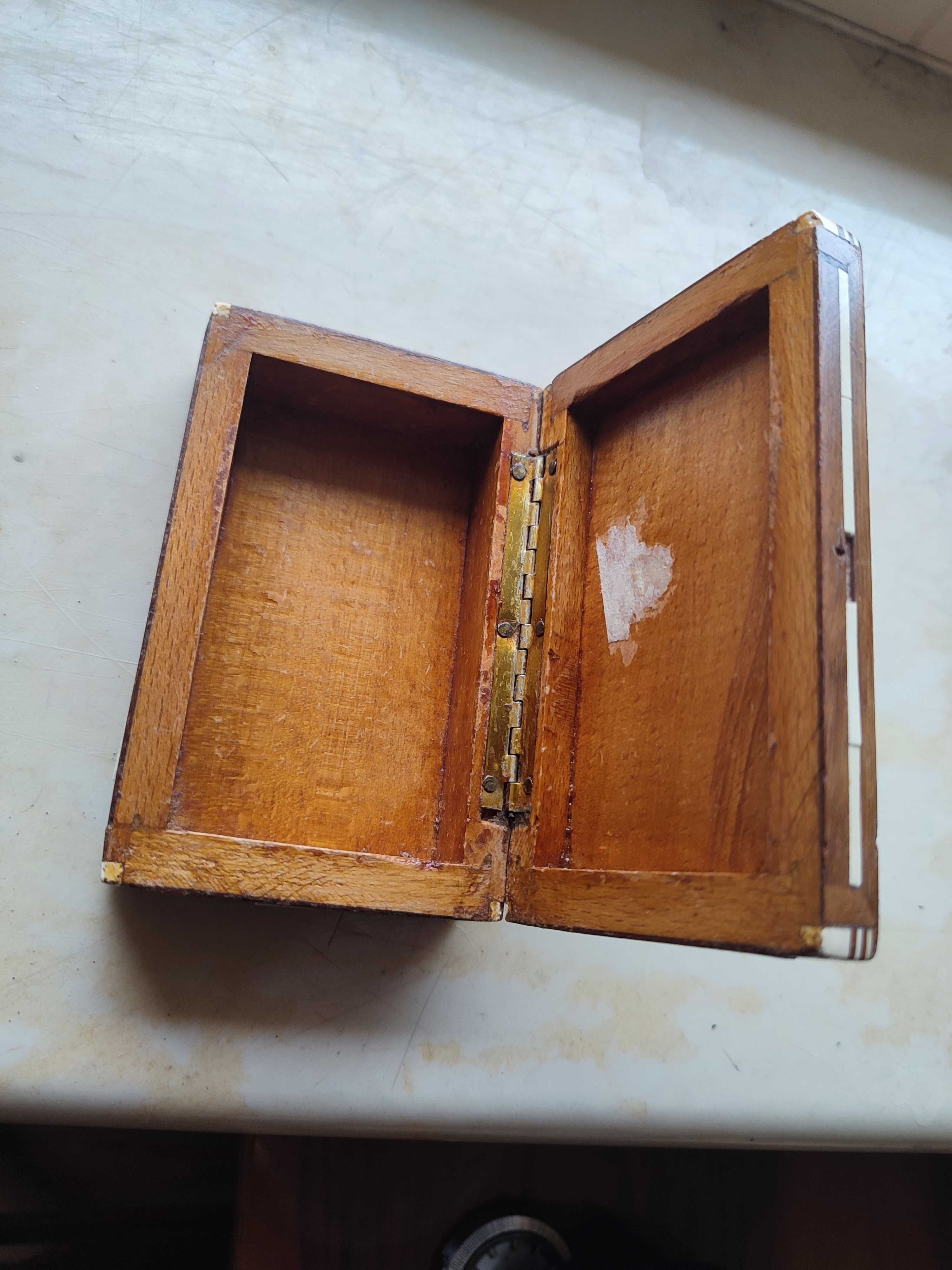 Stara drewniana szkatułka intarsja