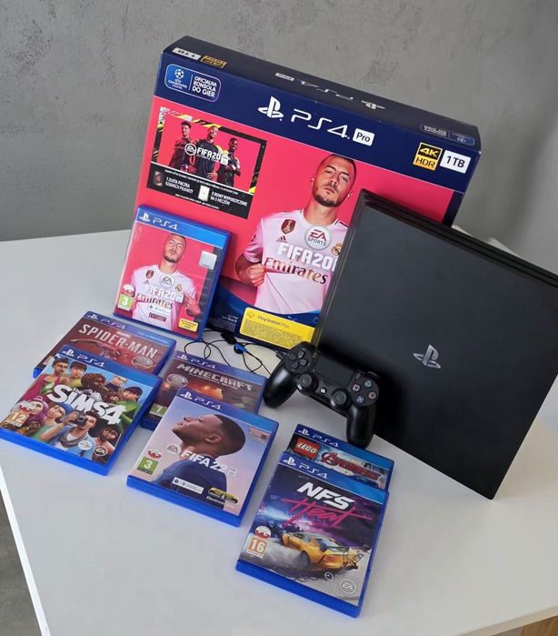 Zestaw Mega Gracza! PS4 Pro 1TB (CUH-7216B) + 7 gier + pad