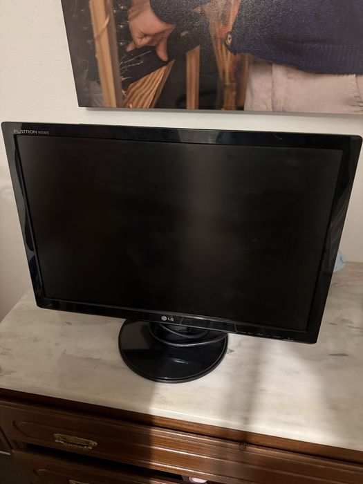 Vendo ps4 com monitor