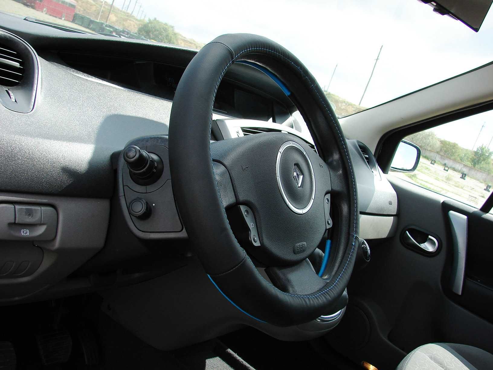 Свежепригнанный Renault Grand Scenic 1.6 MPi 2008 год