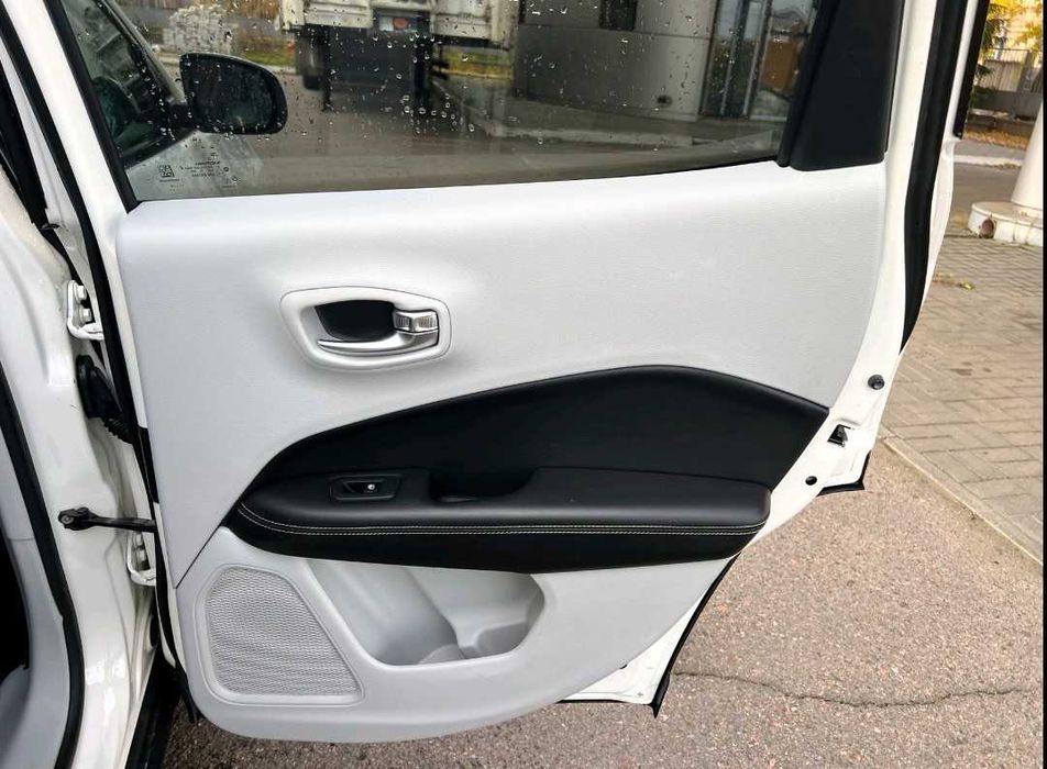 продам авто джип компас 2018 року автомат бензин повний привід