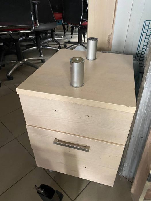 РАСПРОДАЖА  офиса тумбы полки ящики комоды тумби мобільні на колесах