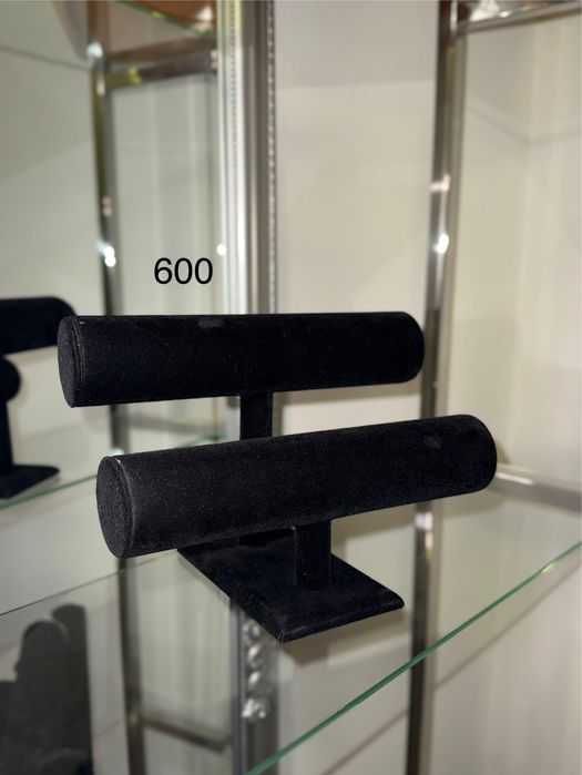 Манекени, підставки для прикрас