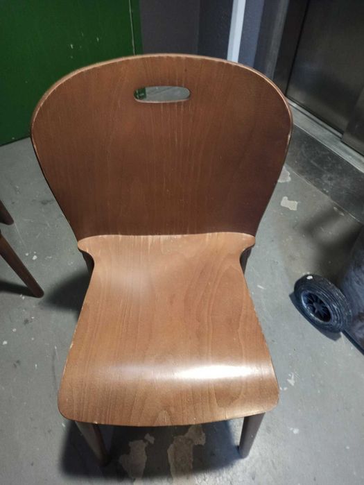 Krzesła w brązowym kolorze "Peged Meble SA"