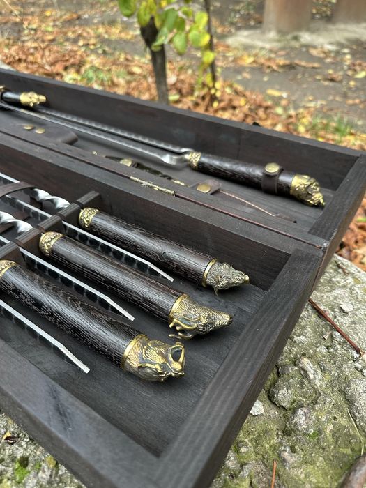 Подарунковий набір. в Кейсі.Ніж.сокира. Шампура.