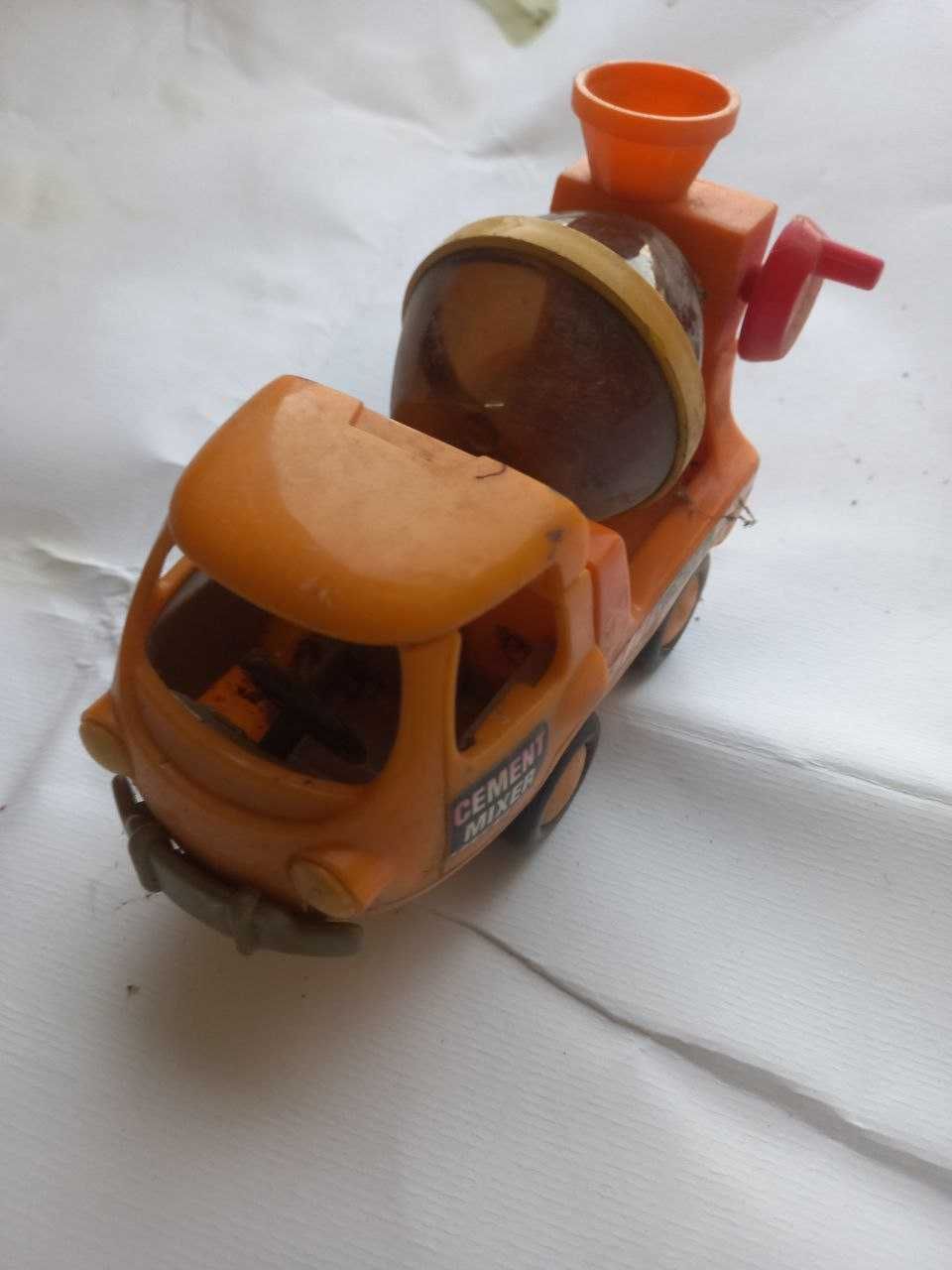 Brinquedo com forma de camião betoneira