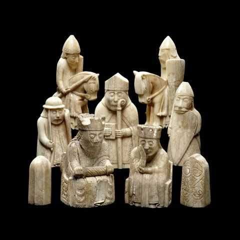 Szachy gipsowa - kopia wikińskich szachów z XII wieku 34x34