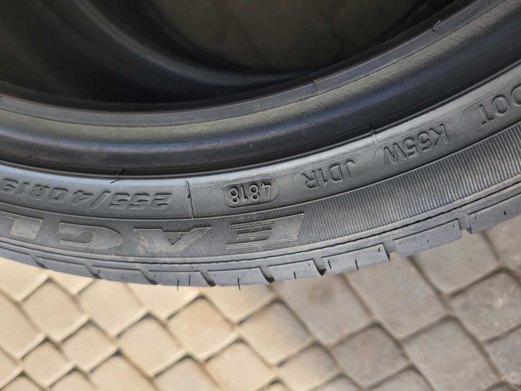 255 / 40   R   19   Goodyear