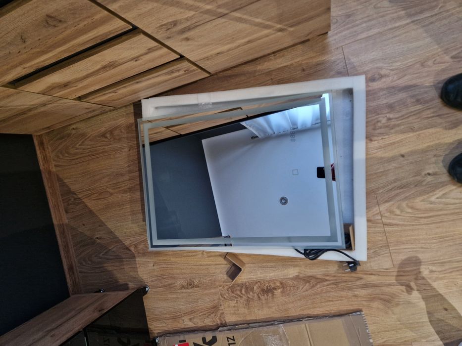 Lustro z podświetleniem 50cmx70cm