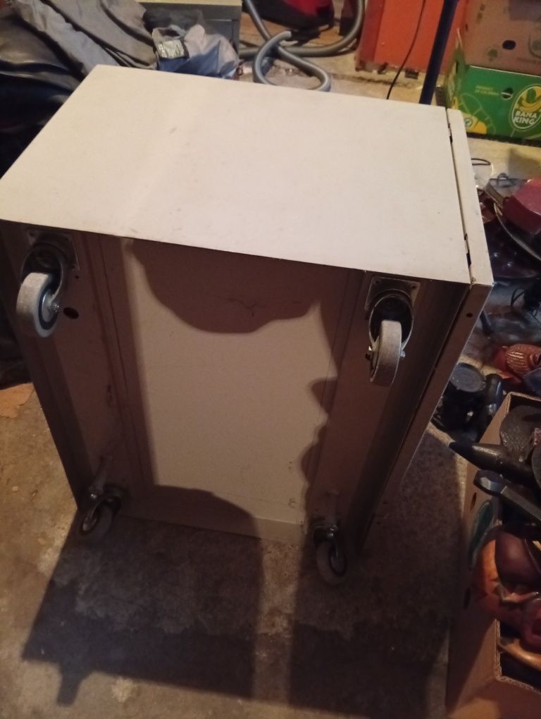 Szafka metalowa na kółkach 67x57x49