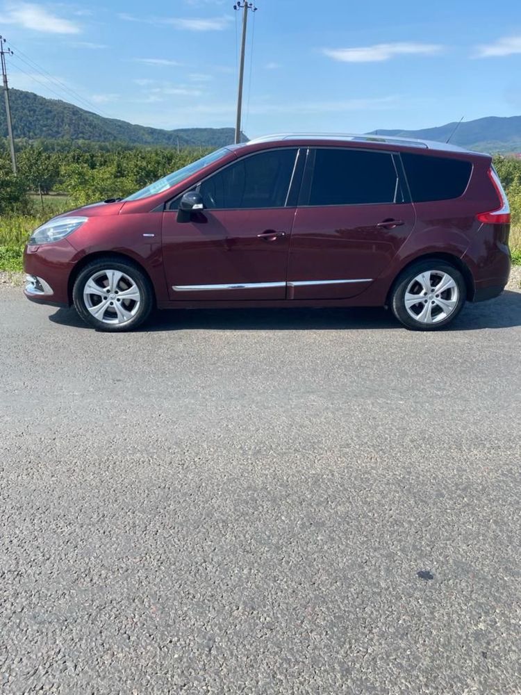 Продам Renault scenic 2013