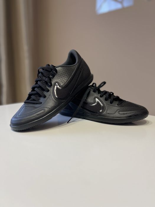 Футзалки Nike legend 9 club IC