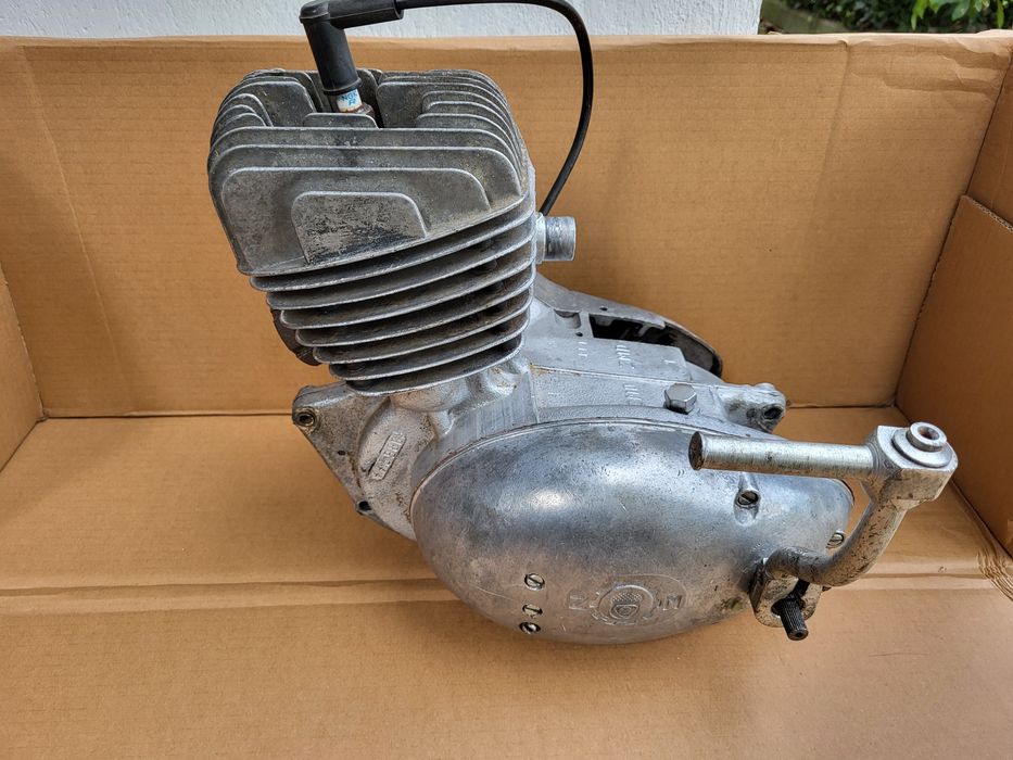 Silnik WSK 125 WFM Kompletny ZMD kopniak palący pokrywa magneta