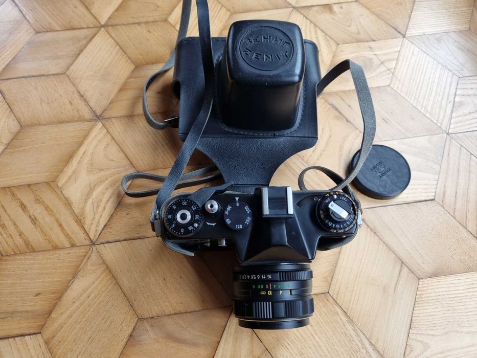 Zenit ET  fabrycznie nowy  aparat analogowy plus etui