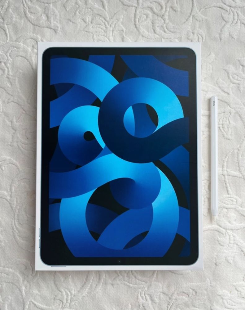 Apple Ipad Air 5th Gen 2022 10.9”, 64GB, Blue, with compatible pencil.