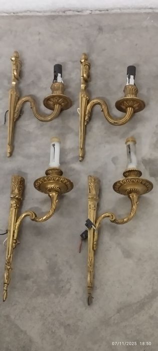 Dois pares de apliques muito antigos em latão. Em Loulé. 0,32 x 0,12.