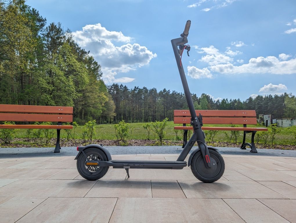 Hulajnoga elektryczna Xiaomi Electric Scooter 4 (praktycznie nowa)