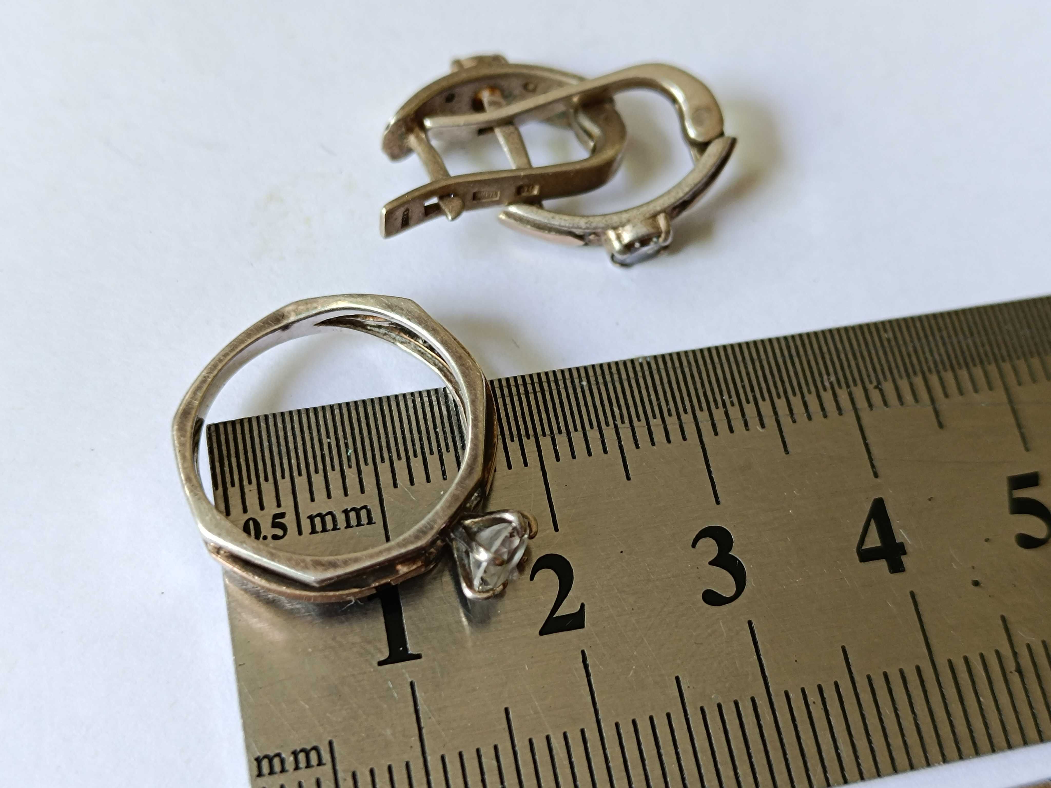 Серебряное кольцо с позолотой и фианитом старинное