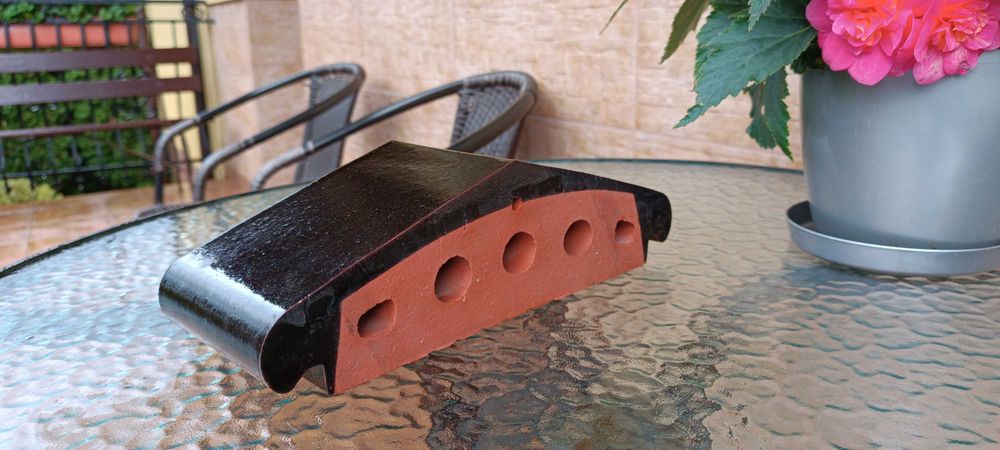 Żagań cokół brąz szkliwiony