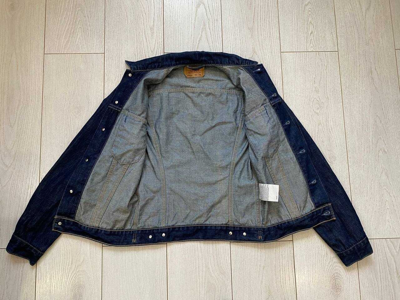 джинсова куртка Levi's
Unisex
розмір S-M