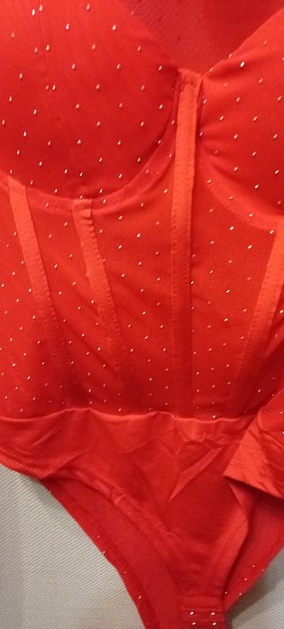 Nowe body czerwone roz m/l