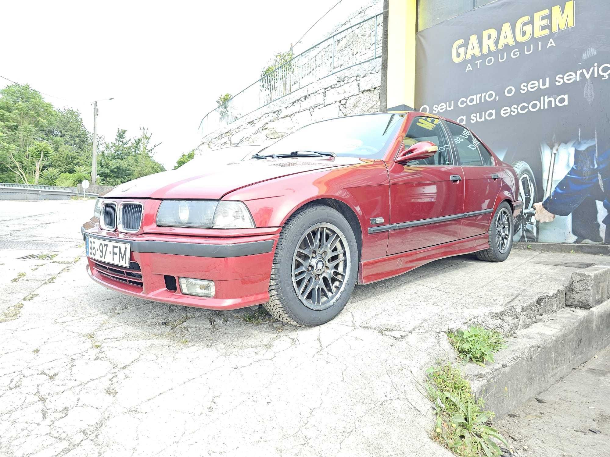 BMW 318 TDS bordô