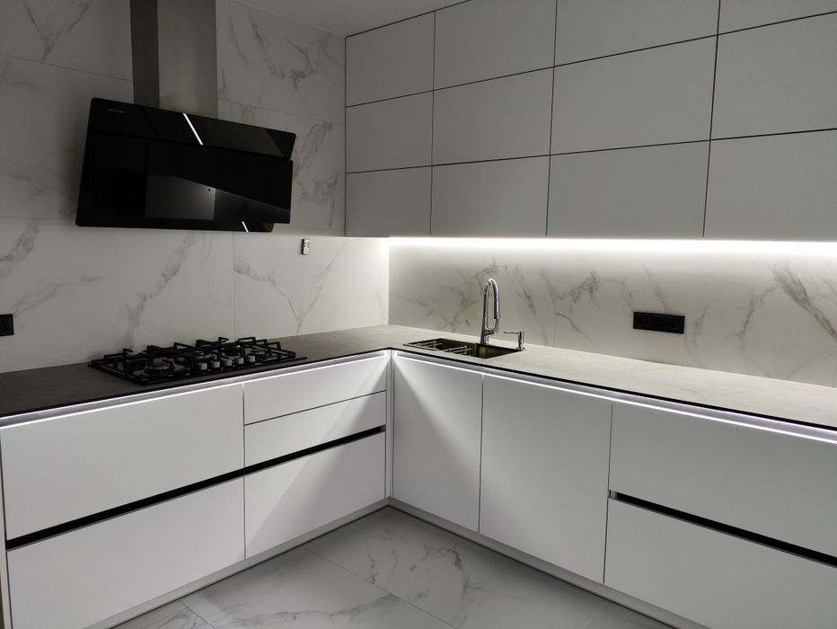 Меблі під замовлення, кухні, гардеробні, шафи, тумби...