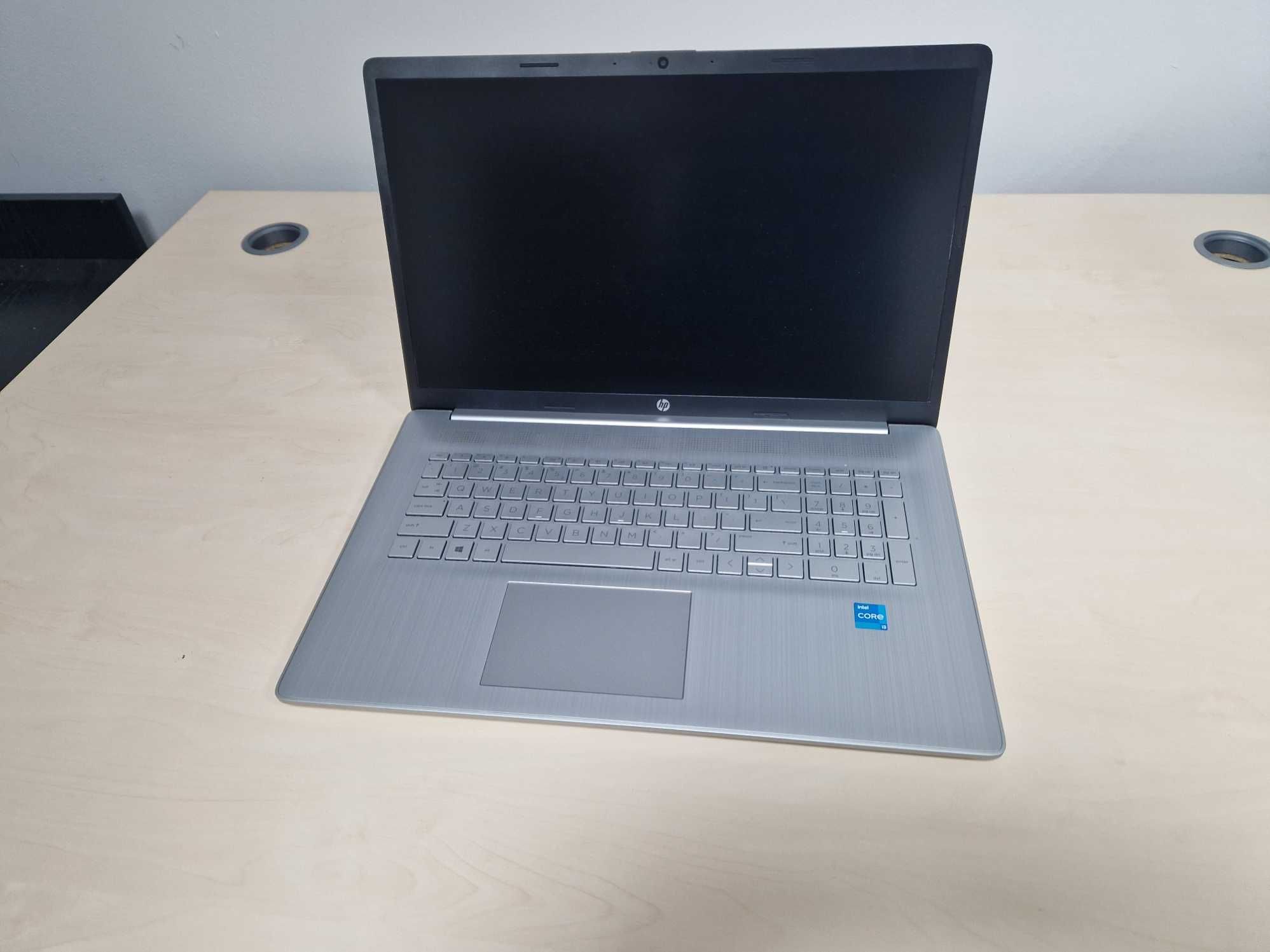 Laptop HP 17 i3-1115G4/8GB/256/Win11 Silver - likwidacja firmy