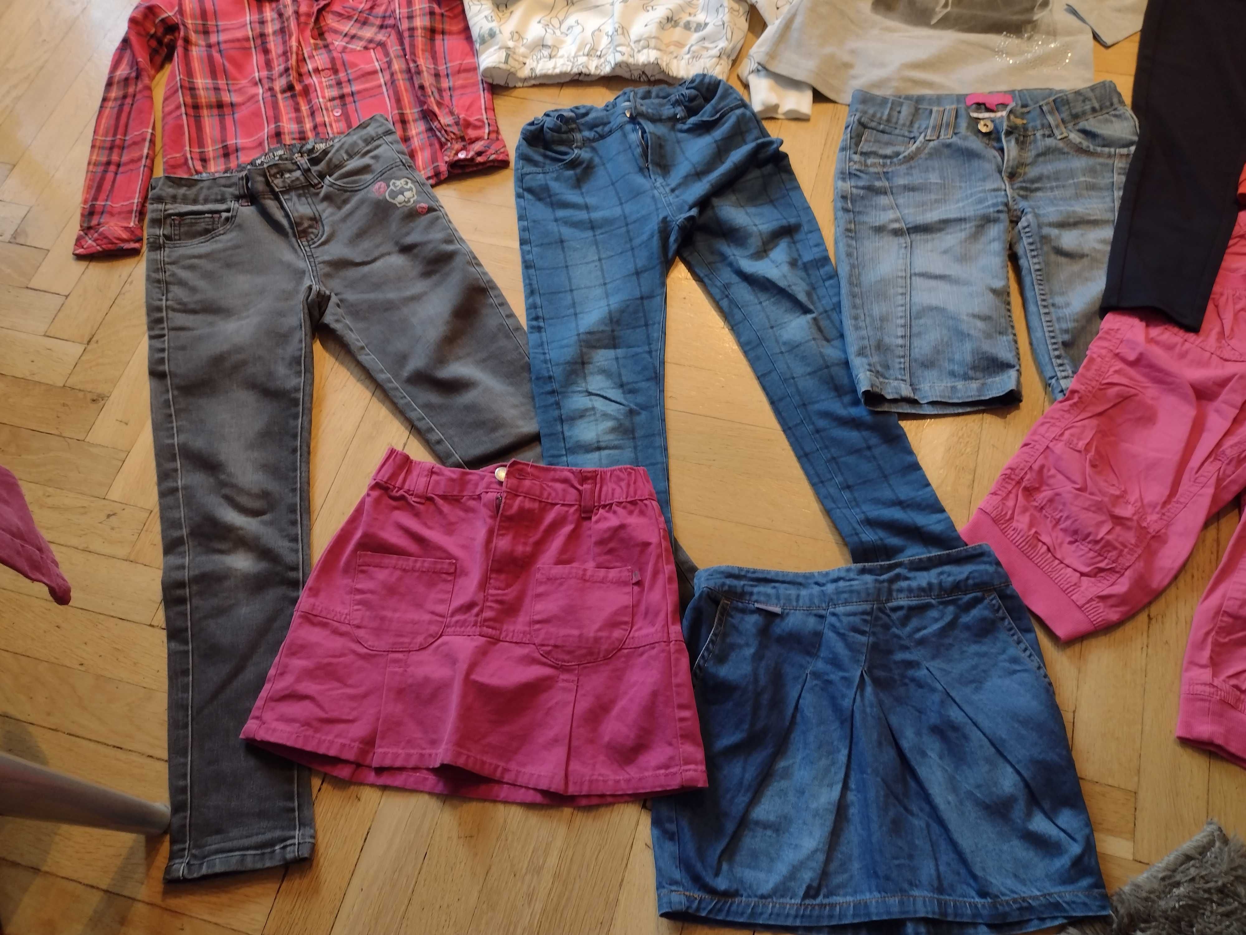 Zestaw ubrań dziewczęcych r.134 spodnie bluzy
