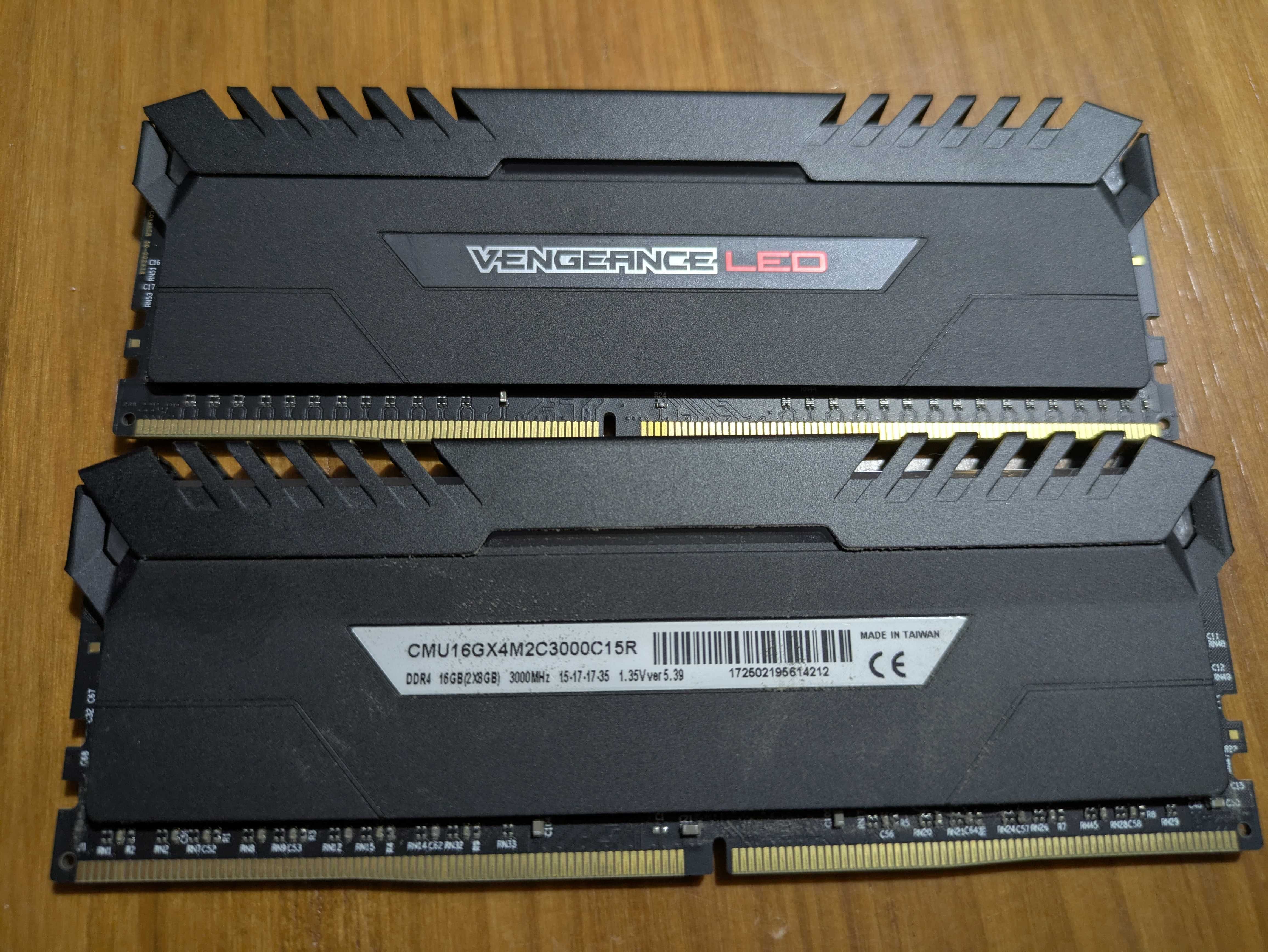 Memória Corsair Vengeance 16GB (2 x 8GB) CMU16GX4M2C3000C15R