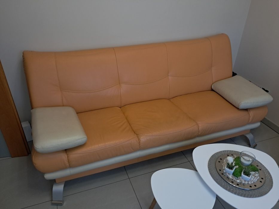 Sofa kanapa rozkładana skóra Używana wersalka z funkcją spania