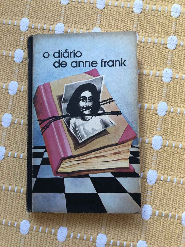 Vendo Livro “ O Diário De anne frank “. ( Não Baixa de Preço ).