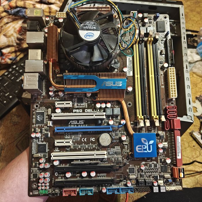 Топова материнська плата Asus PQ50 Delux s775