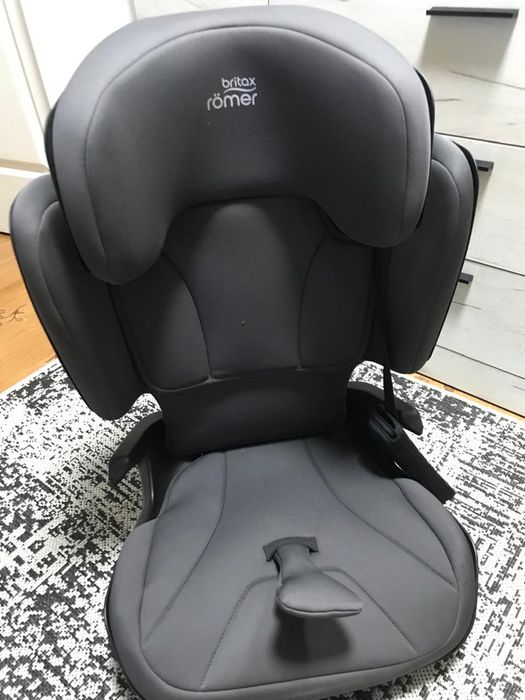 Продам б/у  детское автокресло Britax-romer kidfix i size storm grey