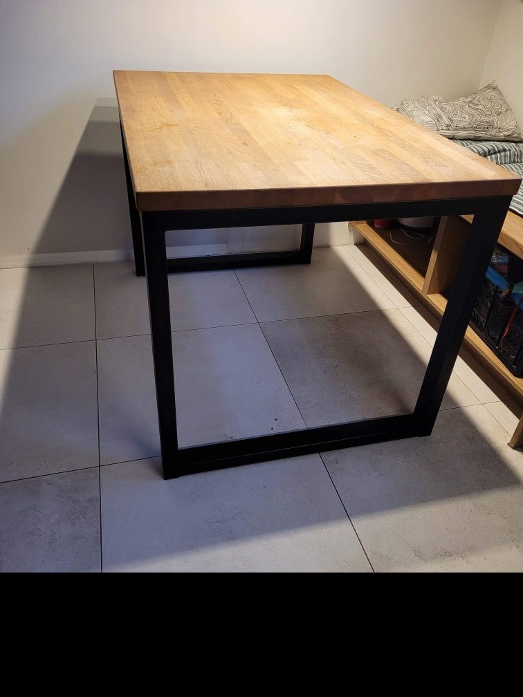 Stół z blatem drewnianym dębowym z metalową podstawą Loft