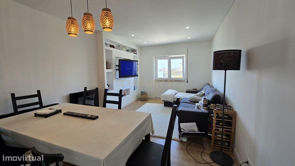Apartamento T3 Totalmente Remodelado com Varanda e Arrecadação – Vista
