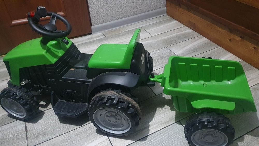 Traktor na akumulator