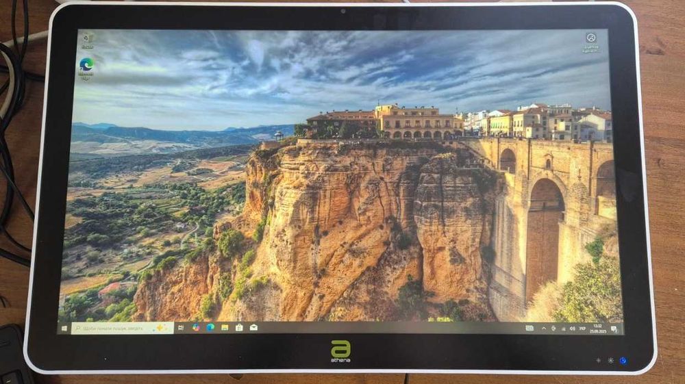 Медичний моноблок athena A248i 23" (Core i7-4560U/8GB/120GB) без ноги!