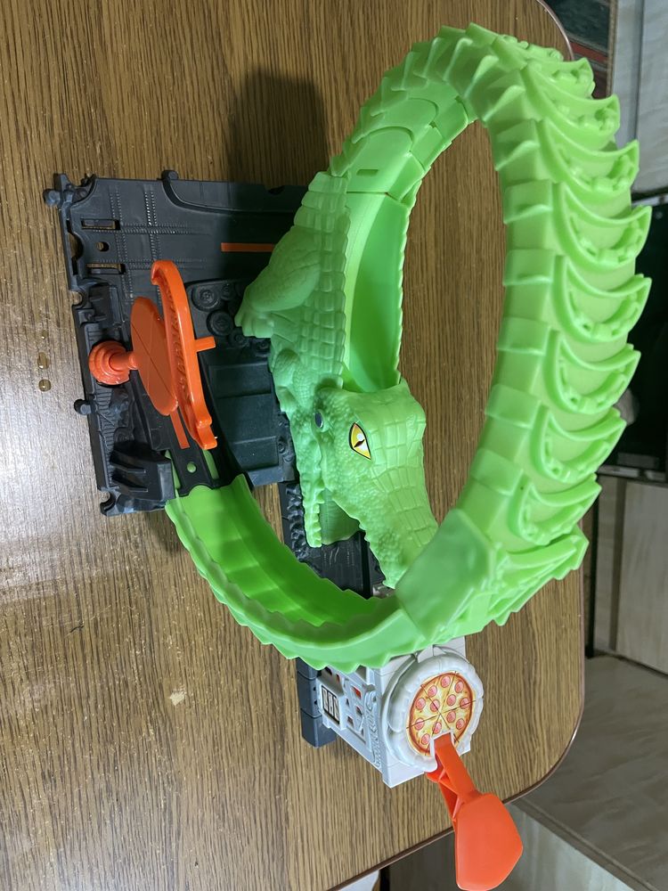 Hot wheels трек алігатор