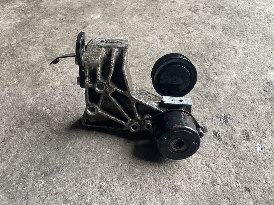 Натяжний механізм (натяжитель) ремня генератора Volkswagen t4 2.5