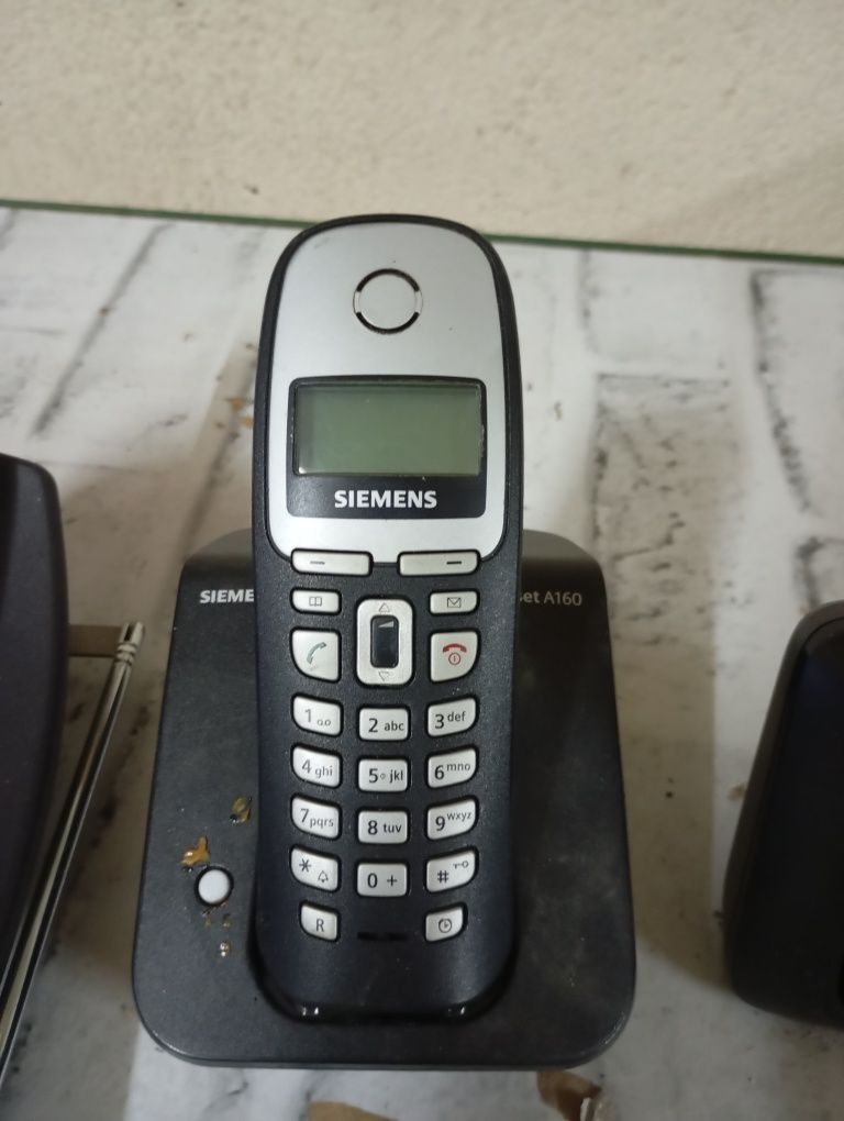 3 telefones móveis (rede fixa)