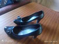 Buty damskie na obcasie marki G, and R rozmiar 40