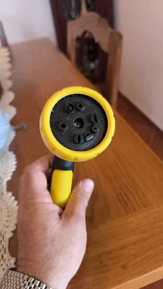 садовий водяний пістолет на шланг