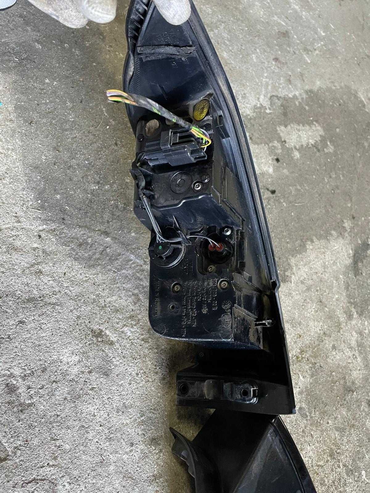 Land Range Rover Evoque lampy tylne, jedna lekko uszkodzona