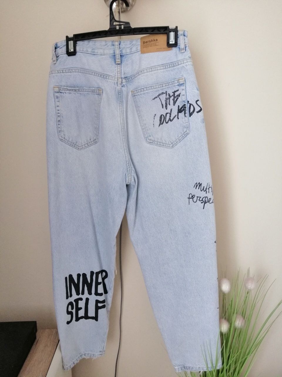 Spodnie jeans streetwear Loose dziury napisy 38 M 164/170