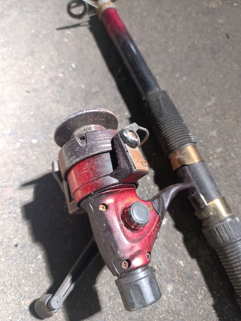 Cana de pesca com carreto