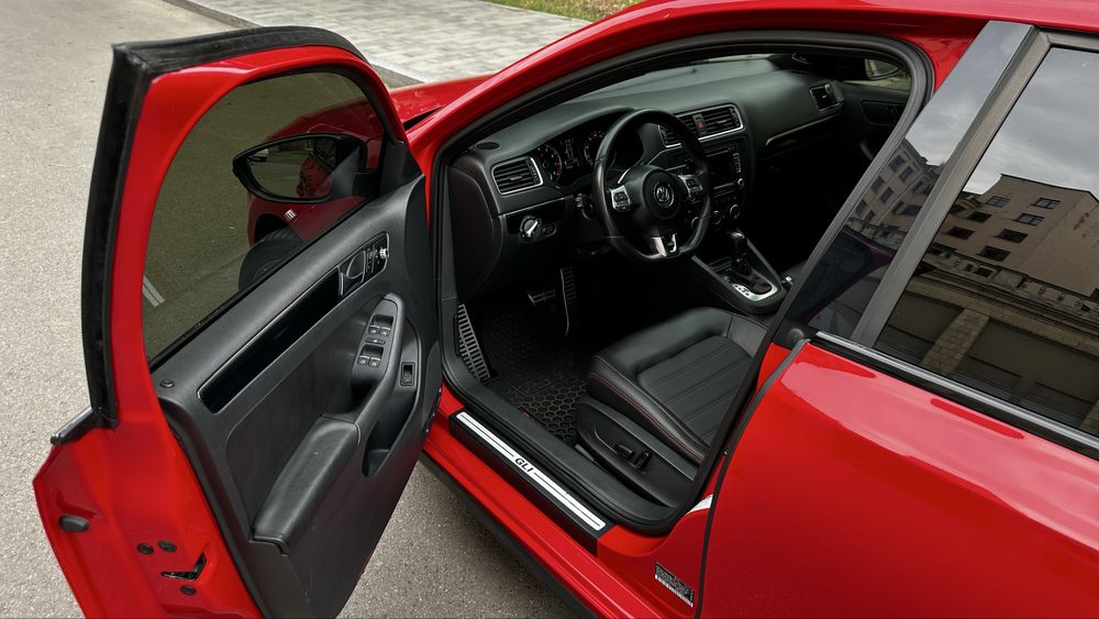 Volkswagen Jetta GLI 2.0 TSI DSG 250 2013