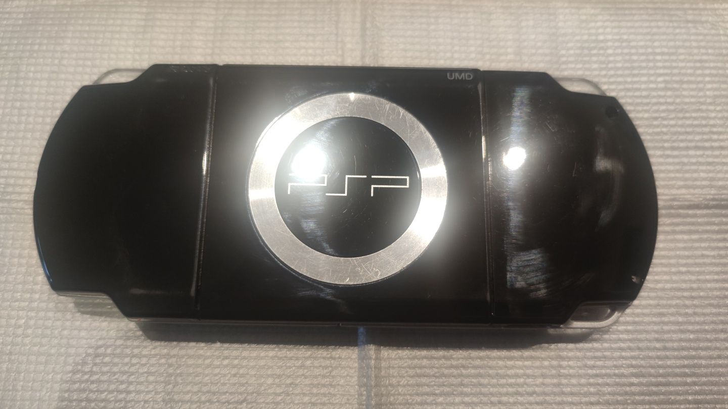 PlayStation Portable (PSP-2004) + Caixa + Manuais + Acessórios