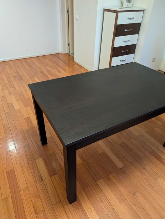 Mesa extensível Nasinge e cadeiras